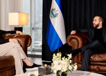 Miguel Bosé conversa con Nayib Bukele y lo elogia por la transformación de El Salvador
