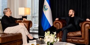 Miguel Bosé conversa con Nayib Bukele y lo elogia por la transformación de El Salvador