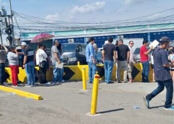Gobierno de El Salvador dice que retrasos en fronteras son del lado de Honduras y Guatemala