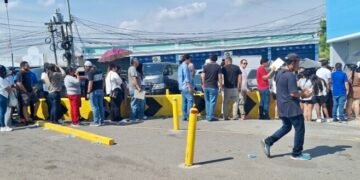 Gobierno de El Salvador dice que retrasos en fronteras son del lado de Honduras y Guatemala