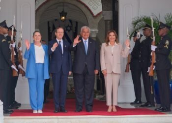 Presidente de Israel llega a Panamá para fortalecer cooperación bilateral en seguridad, tecnología y agua