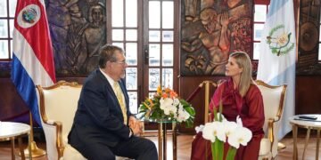 Presidente de Guatemala ofrece apoyo en democracia y unidad a Laura Fernández antes del cambio de mando en Costa Rica