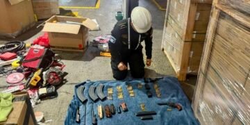 Guatemala decomisa 20 armas de fuego y municiones de alto calibre en Santo Tomás de Castilla, en el Caribe