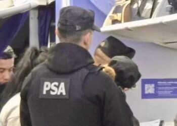 Escándalo en vuelo de Copa Airlines desde Panamá termina con dos pasajeros detenidos en Argentina por “exhibiciones obscenas”