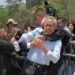 Presidente de Honduras ofrece disculpas tras agresión de guardaespaldas a periodistas en acto militar