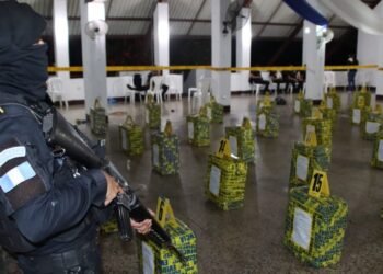 Guatemala decomisa 1,500 kilos de cocaína valorados en casi $20 millones tras interceptar embarcación en el Pacífico