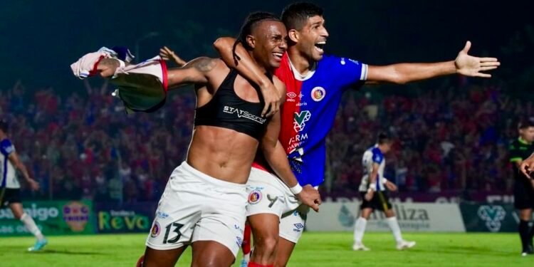 Clásico del fútbol salvadoreño definirá la final entre FAS y Águila en el Clausura 2026