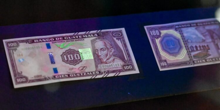 Guatemala pondrá en circulación nuevo billete conmemorativo de 100 quetzales