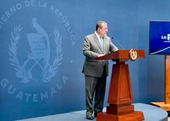 Presidente de Guatemala dice que país ha dejado atrás el secuestro de instituciones de justicia tras cambio de fiscal general