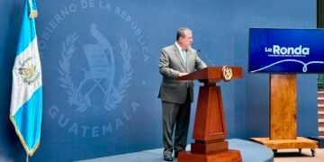 Presidente de Guatemala dice que país ha dejado atrás el secuestro de instituciones de justicia tras cambio de fiscal general