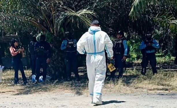 Honduras suspende mandos policiales tras asesinato de cinco agentes; Ministerio Público confirma 19 muertos en masacre en Colón