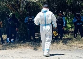 Honduras suspende mandos policiales tras asesinato de cinco agentes; Ministerio Público confirma 19 muertos en masacre en Colón