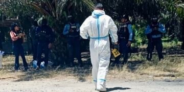 Honduras suspende mandos policiales tras asesinato de cinco agentes; Ministerio Público confirma 19 muertos en masacre en Colón