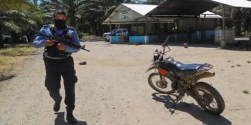 Presidente de Honduras promete justicia tras masacres que dejaron 24 muertos