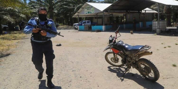 Presidente de Honduras promete justicia tras masacres que dejaron 24 muertos