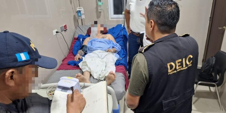 Dos hondureños heridos y detenidos en Guatemala estarían involucrados en la masacre de 5 policías en su país