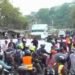 Transportistas bloquean carreteras en Honduras y paralizan el paso hacia el sur del país
