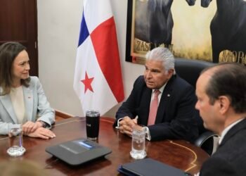 Presidente de Panamá y María Corina Machado analizan salida democrática para Venezuela