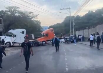Transportistas vuelven a bloquear carreteras en Tegucigalpa y amenazan con ampliar protestas a nivel nacional
