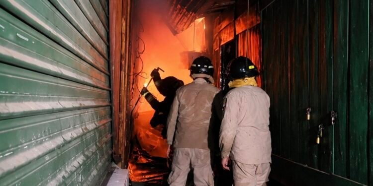 Incendio en mercado de Distrito Central de Honduras destruye decenas de puestos comerciales