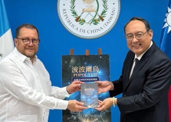 Universidad taiwanesa dona a Guatemala ediciones del Popol Vuh traducidos al chino mandarín