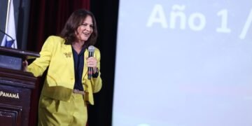 Ilya Espino se convierte en la primera mujer en ser administradora del Canal de Panamá