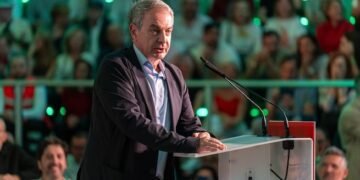 Esquemas de lavado de dinero y transferencias a Panamá en investigación a expresidente español Rodríguez Zapatero