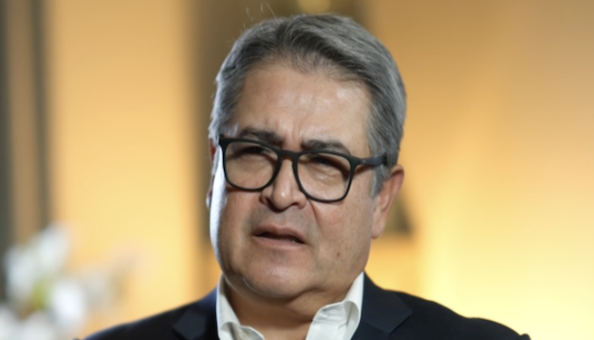 Juan Orlando Hernández se declara víctima de “una operación política internacional”