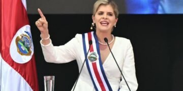 Nueva presidenta de Costa Rica augura una “reforma profunda” aunque dice que nunca atentaría contra la división de poderes