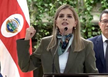 La presidenta de Costa Rica llama “comunistas” a partidos opositores que se oponen a reforma del mercado eléctrico