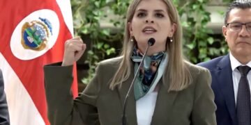 La presidenta de Costa Rica llama “comunistas” a partidos opositores que se oponen a reforma del mercado eléctrico