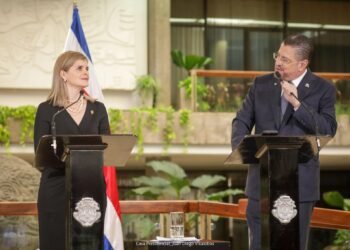 Rodrigo Chaves se garantiza inmunidad y una enorme cuota de poder en el gobierno de su sucesora
