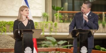 Rodrigo Chaves se garantiza inmunidad y una enorme cuota de poder en el gobierno de su sucesora