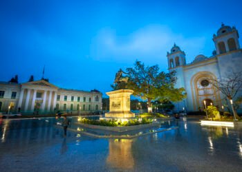 El Salvador reduce deuda municipal al 2.2 % del PIB y marca una de las caídas más fuertes de la región