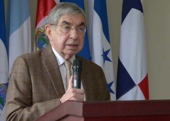 Expresidente costarricense Óscar Arias critica a Trump y Chaves por retiro de visas a directivos de La Nación