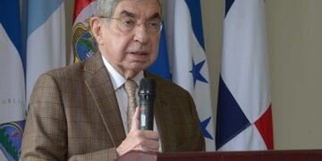 Expresidente costarricense Óscar Arias critica a Trump y Chaves por retiro de visas a directivos de La Nación