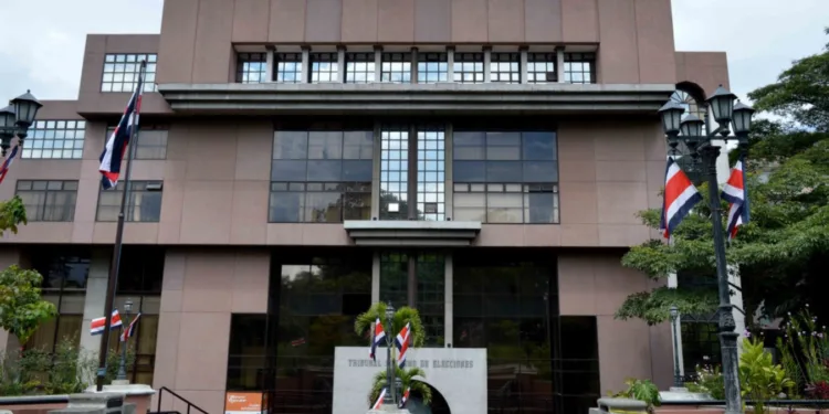 Casi 82,000 cuentas troles fueron usadas durante las elecciones de Costa Rica en febrero de 2026