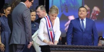 Laura Fernández emite primer acuerdo presidencial para juramentar a nuevo gabinete de gobierno costarricense