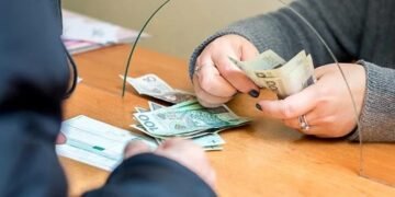 Migrantes en EE.UU. bajo presión: nueva vigilancia bancaria amenaza envío de remesas