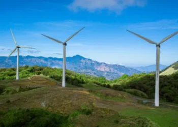 Discusión de ley para privatizar la energía eléctrica en Costa Rica iniciaría este lunes, mientras organizaciones advierten aumento de tarifas