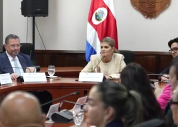 Presidenta de Costa Rica inicia diálogo con oposición legislativa