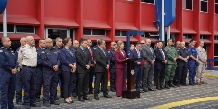Presidenta de Costa Rica reconoce que aún hay presos que dirigen bandas criminales desde las cárceles