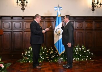 Presidente de Guatemala juramenta a Gabriel García Luna como fiscal y jefe del Ministerio Público para el período 2026-2030
