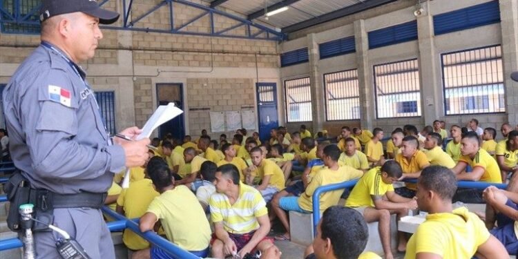 Panamá descarta instalar televisores para los presos durante el Mundial