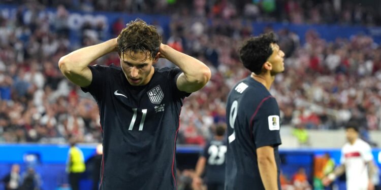 La felicidad llegó tarde para Turquía, pero le amargó la fiesta a EE UU