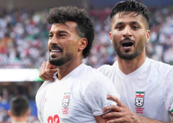 Irán y Nueva Zelanda empatan 2-2 en un partido intenso del Mundial