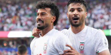 Irán y Nueva Zelanda empatan 2-2 en un partido intenso del Mundial