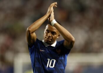Una fiesta de Mbappé pasada por agua y Francia está en la siguiente ronda