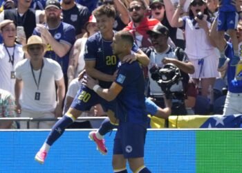 Bosnia elimina a Catar y se aferra al sueño de los dieciseisavos