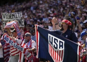 Estados Unidos gana 2-0 a Australia y clasifica a dieciseisavos